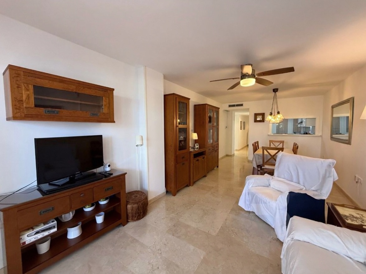 Beachfront flat in Garrucha — Living room