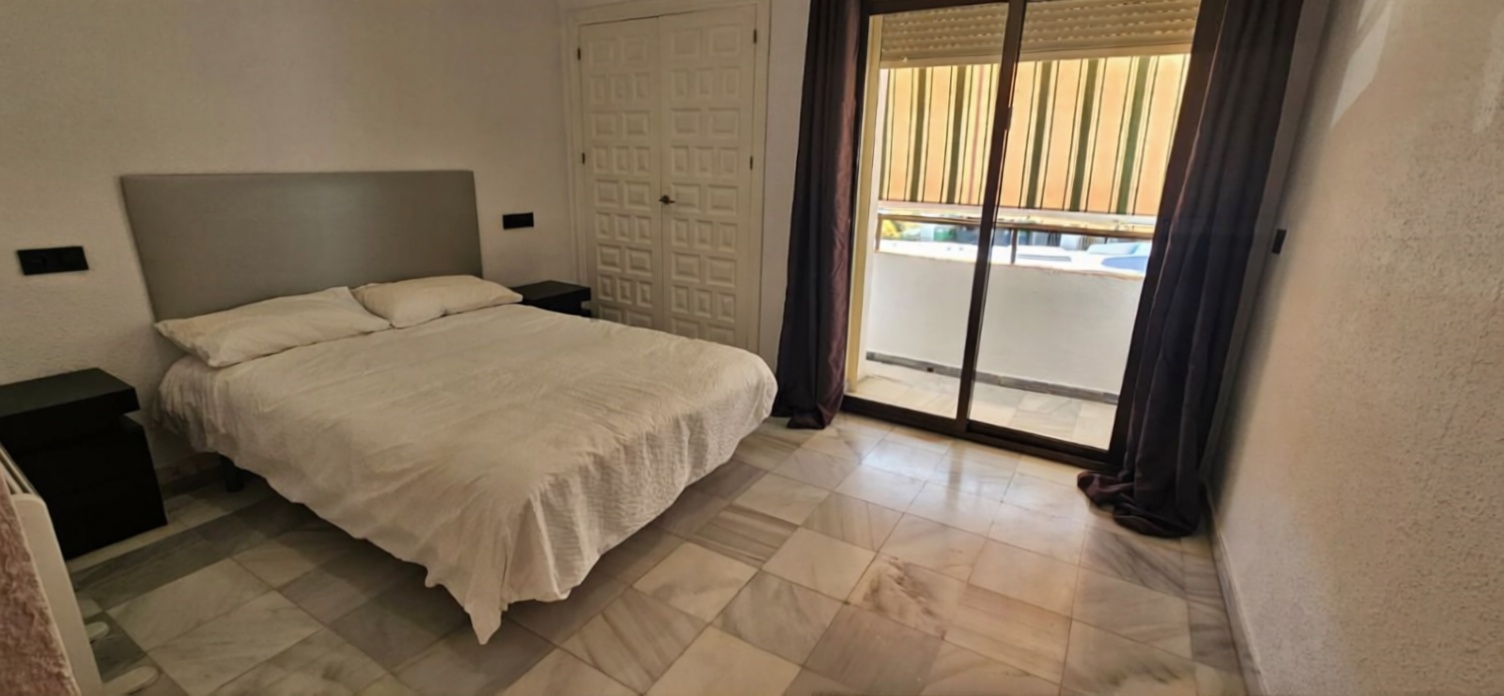 Piso en primera línea de playa en Garrucha — Dormitorio