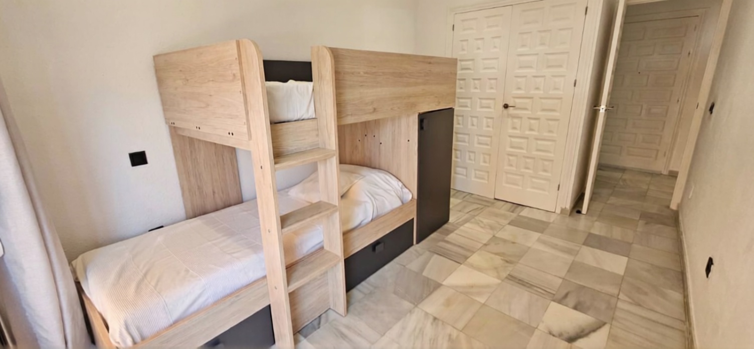 Piso en primera línea de playa en Garrucha — Dormitorio