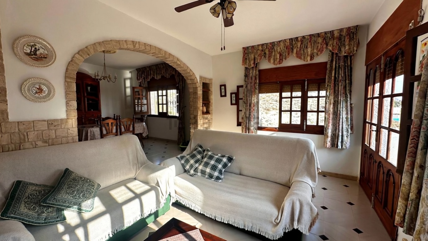 Chalet con acceso directo a playa en Níjar — Salón