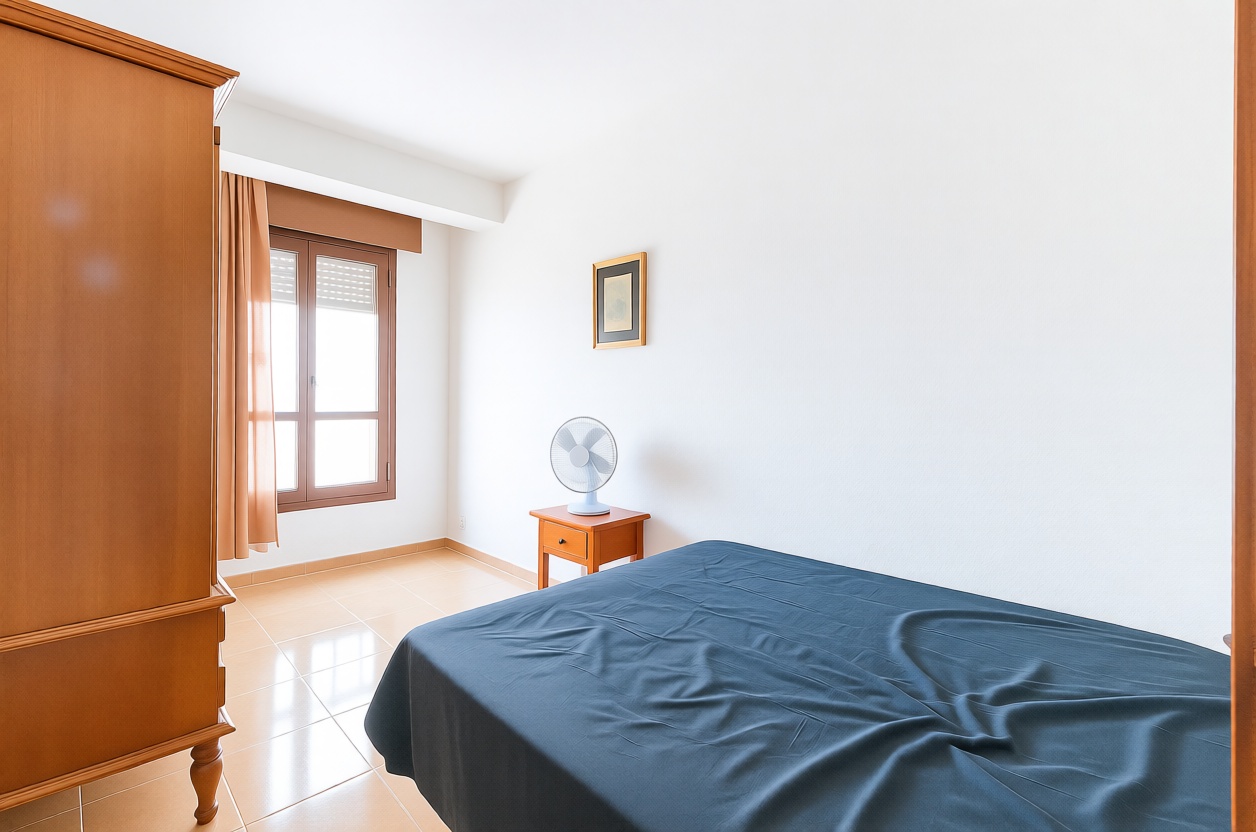 Piso en primera línea de playa en Almería — Dormitorio