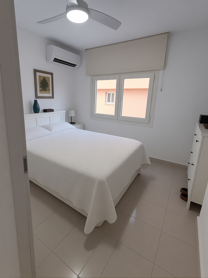 Piso en primera línea de playa en Almería — Dormitorio