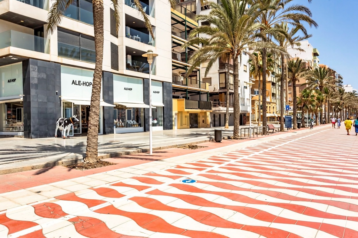 Piso en primera línea de playa en Almería — Vista mar