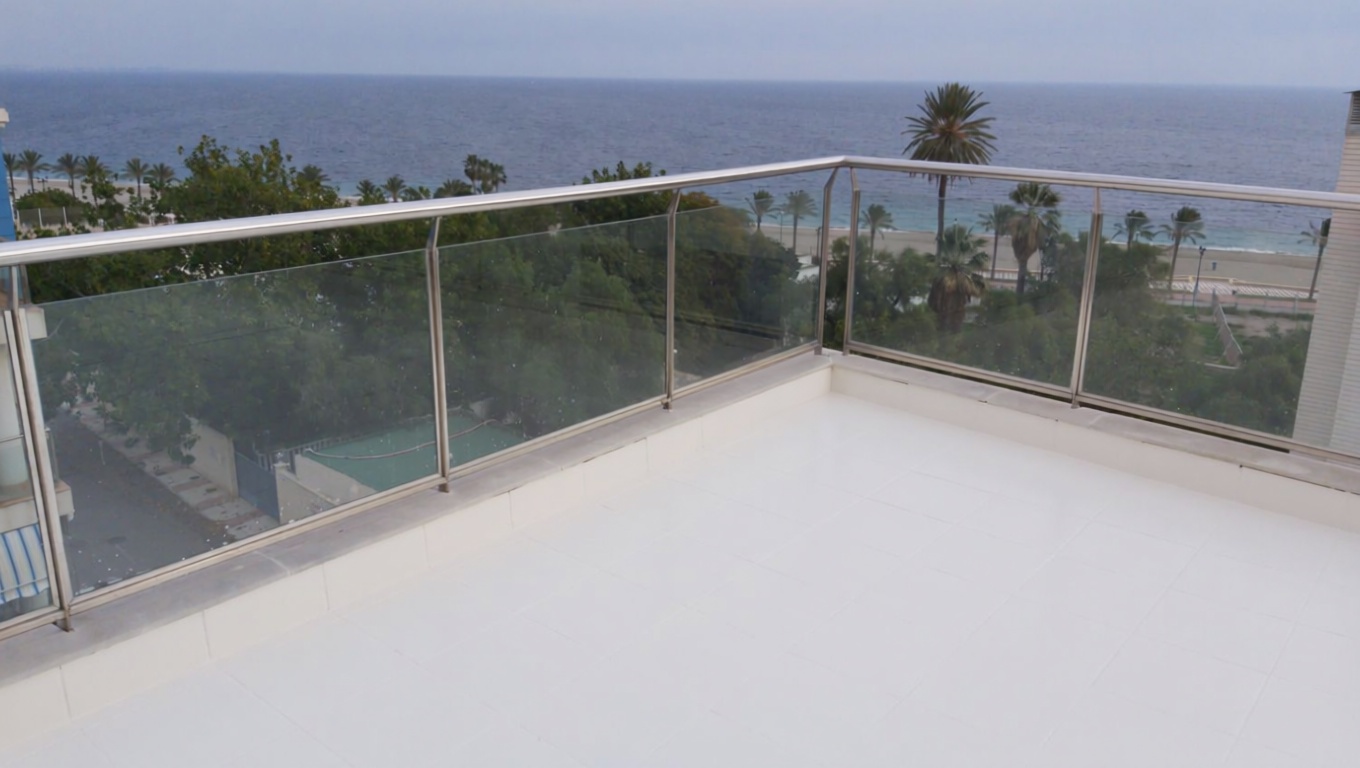Ático en primera línea de mar en Roquetas de Mar — Terraza mar