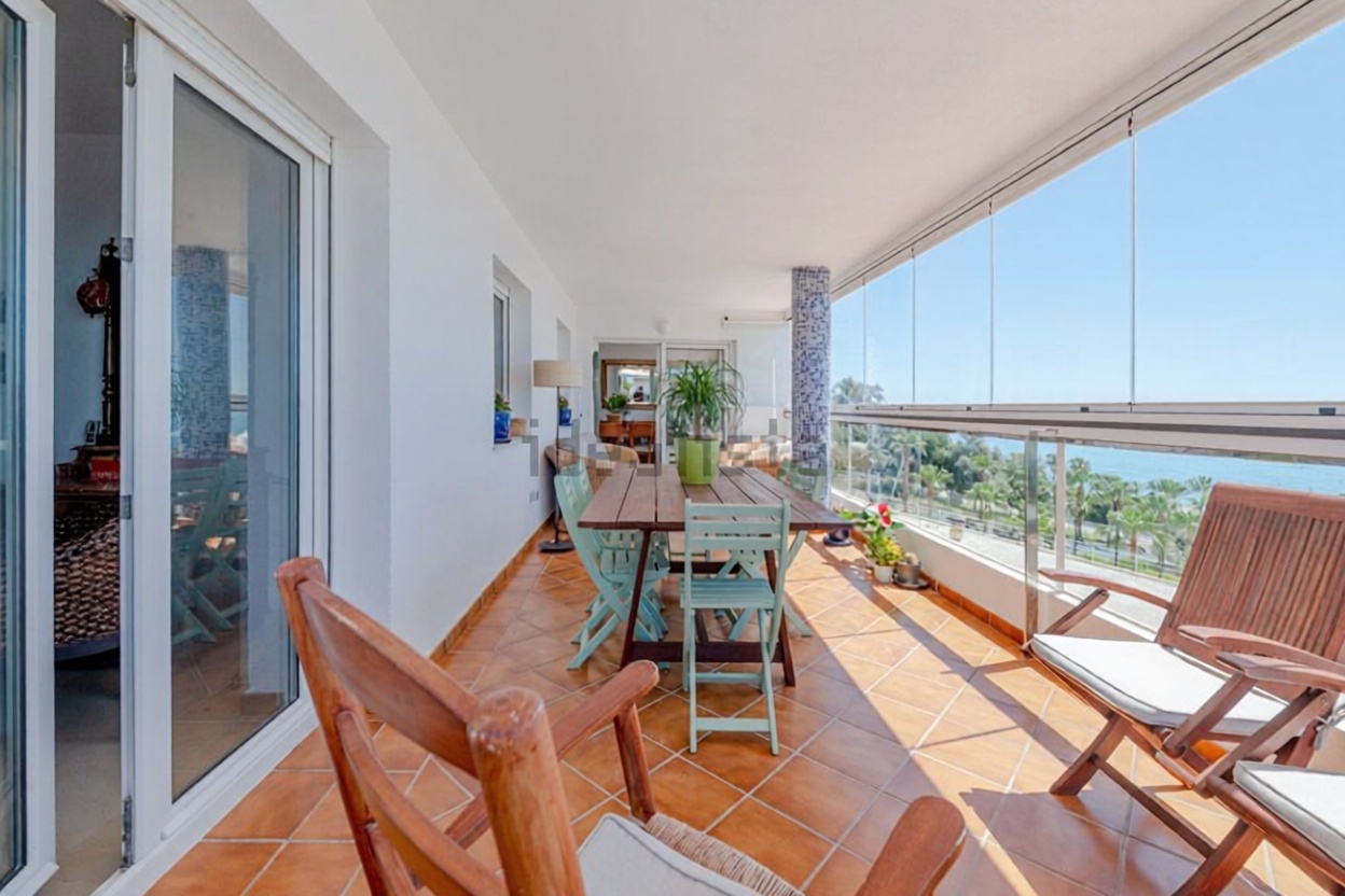 Appartement en première ligne de plage à Roquetas de Mar — Terrasse mer