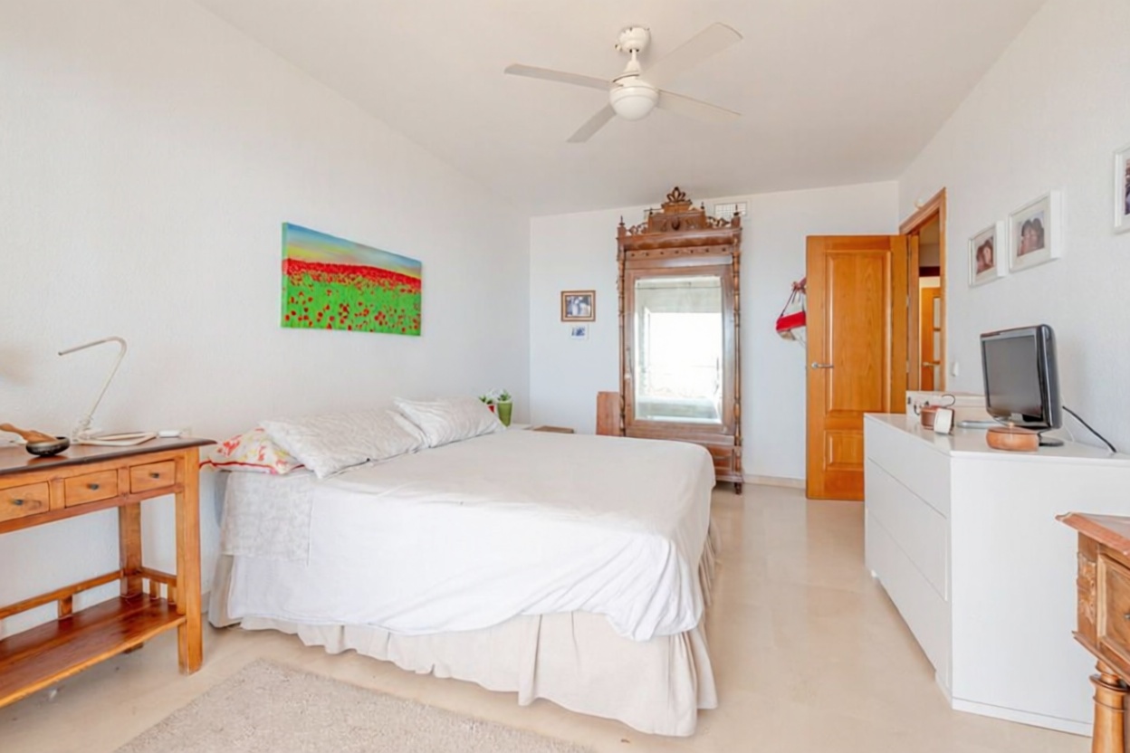 Appartement en première ligne de plage à Roquetas de Mar — Chambre
