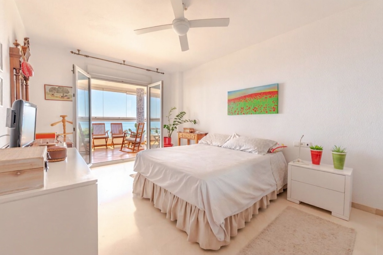 Appartement en première ligne de plage à Roquetas de Mar — Chambre