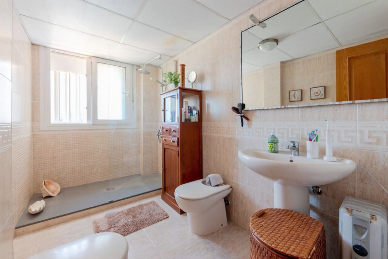 Appartement en première ligne de plage à Roquetas de Mar — Sanitaires