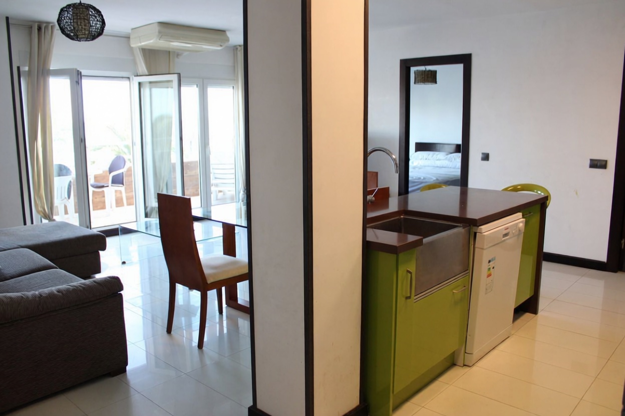 Appartement en première ligne de plage à Roquetas de Mar — Séjour