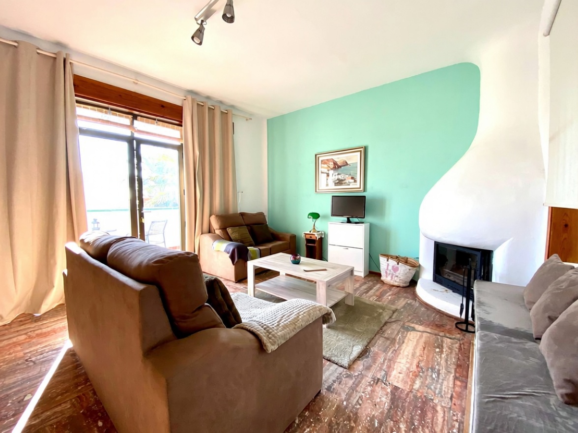 Chalet with direct beach access in Roquetas de Mar — Living room