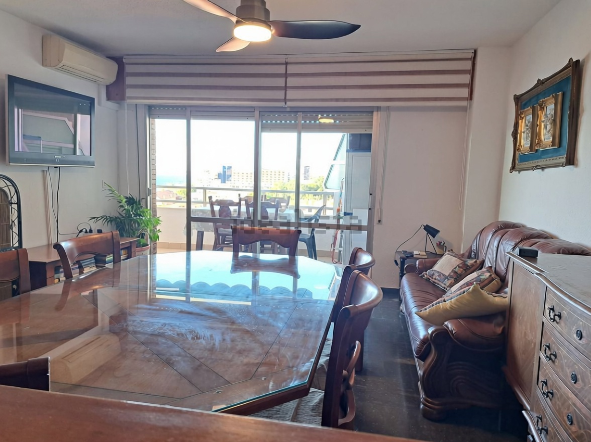 Beachfront flat in Roquetas de Mar — Living room