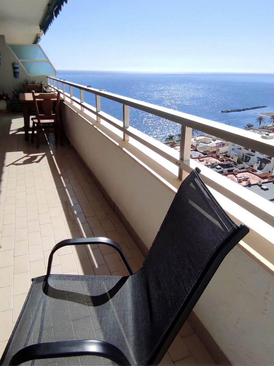 Beachfront flat in Roquetas de Mar — Sea terrace