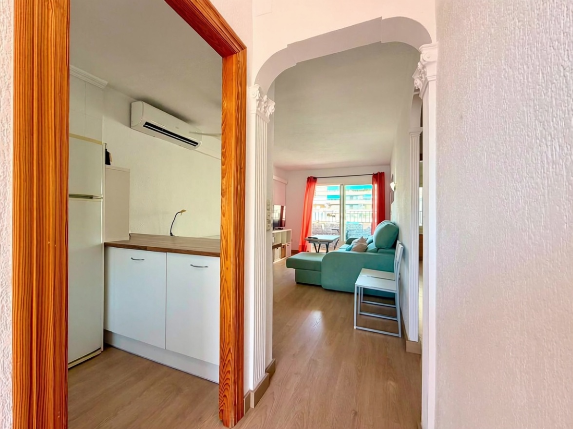 Apartamento em primeira linha de praia em Roquetas de Mar — Sala