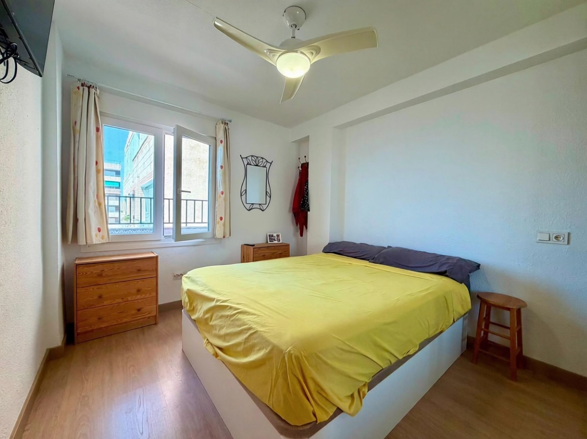 Apartamento em primeira linha de praia em Roquetas de Mar — Quarto