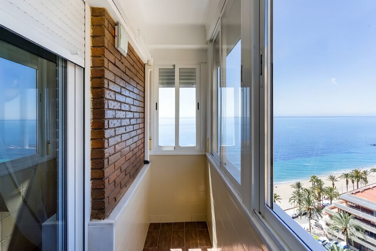 Piso en primera línea de playa en Roquetas de Mar — Dormitorio