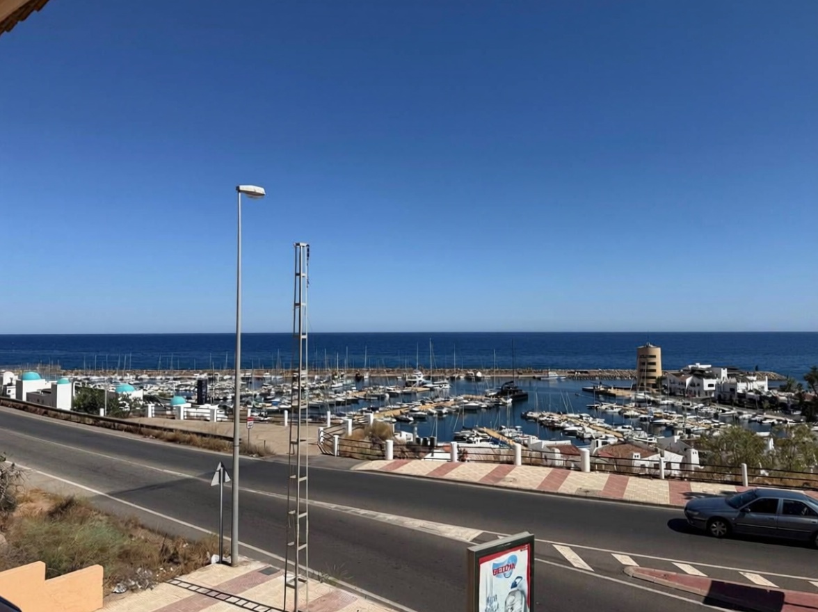 Apartamento em primeira linha de praia em Roquetas de Mar — Vista mar
