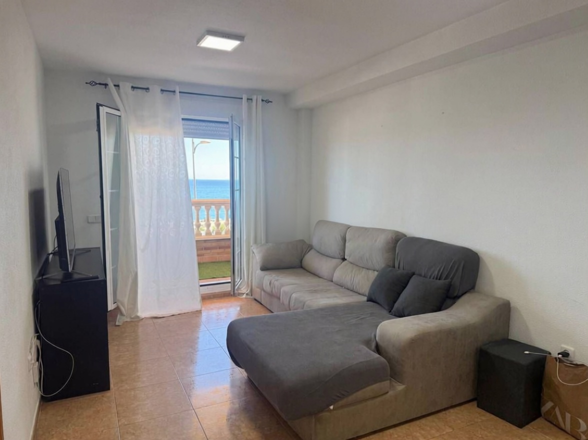 Apartamento em primeira linha de praia em Roquetas de Mar — Sala