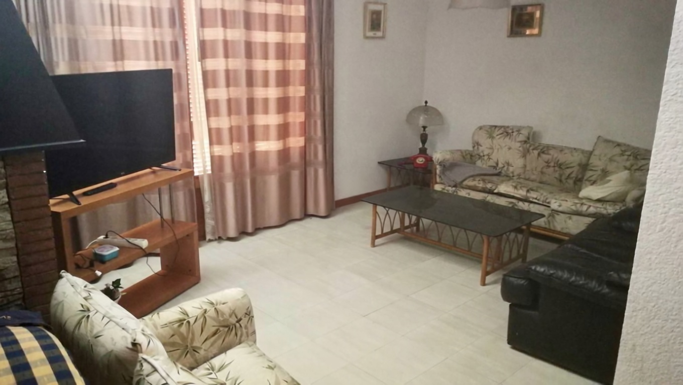 Chalet con acceso directo a playa en Roquetas de Mar — Salón