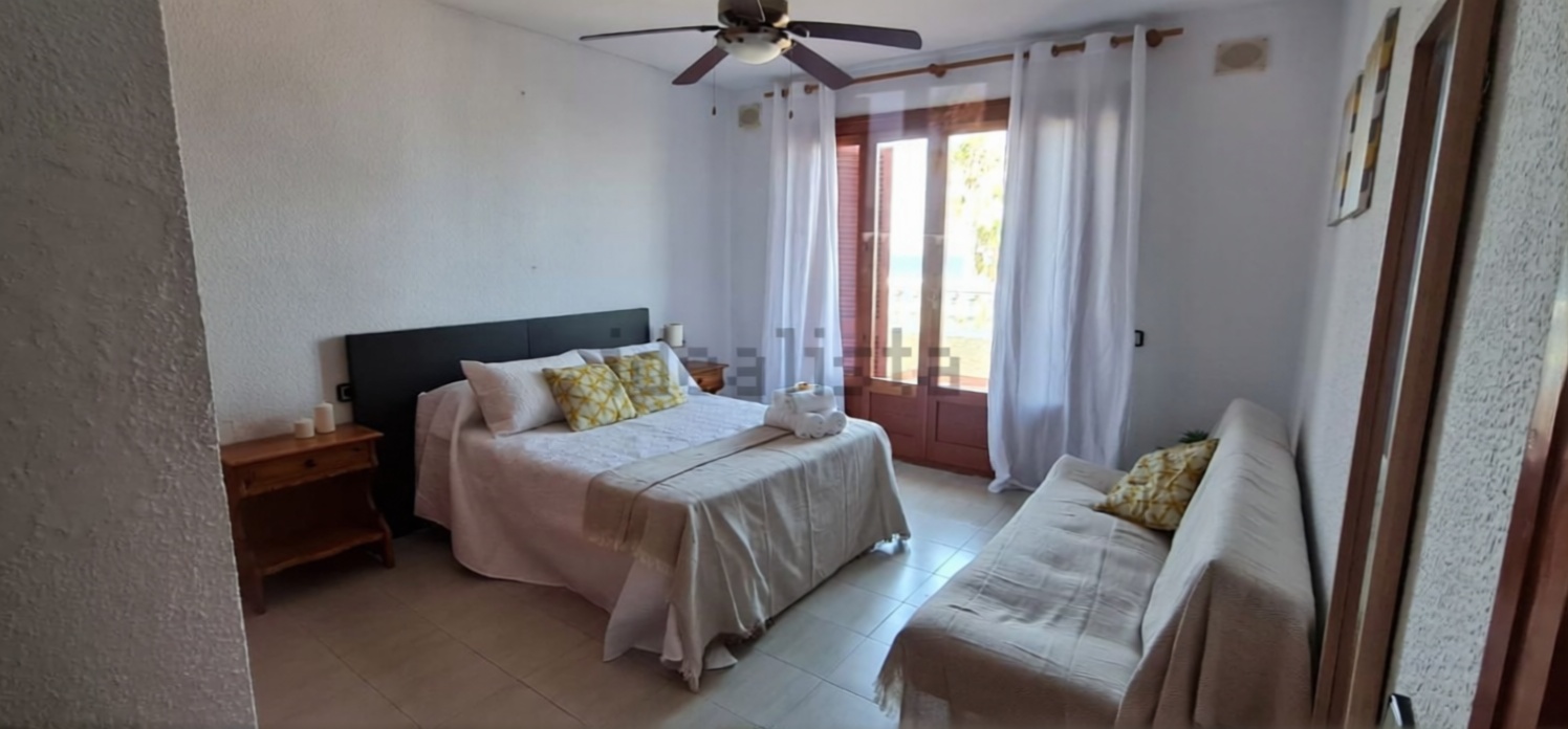 Chalet con acceso directo a playa en Roquetas de Mar — Dormitorio