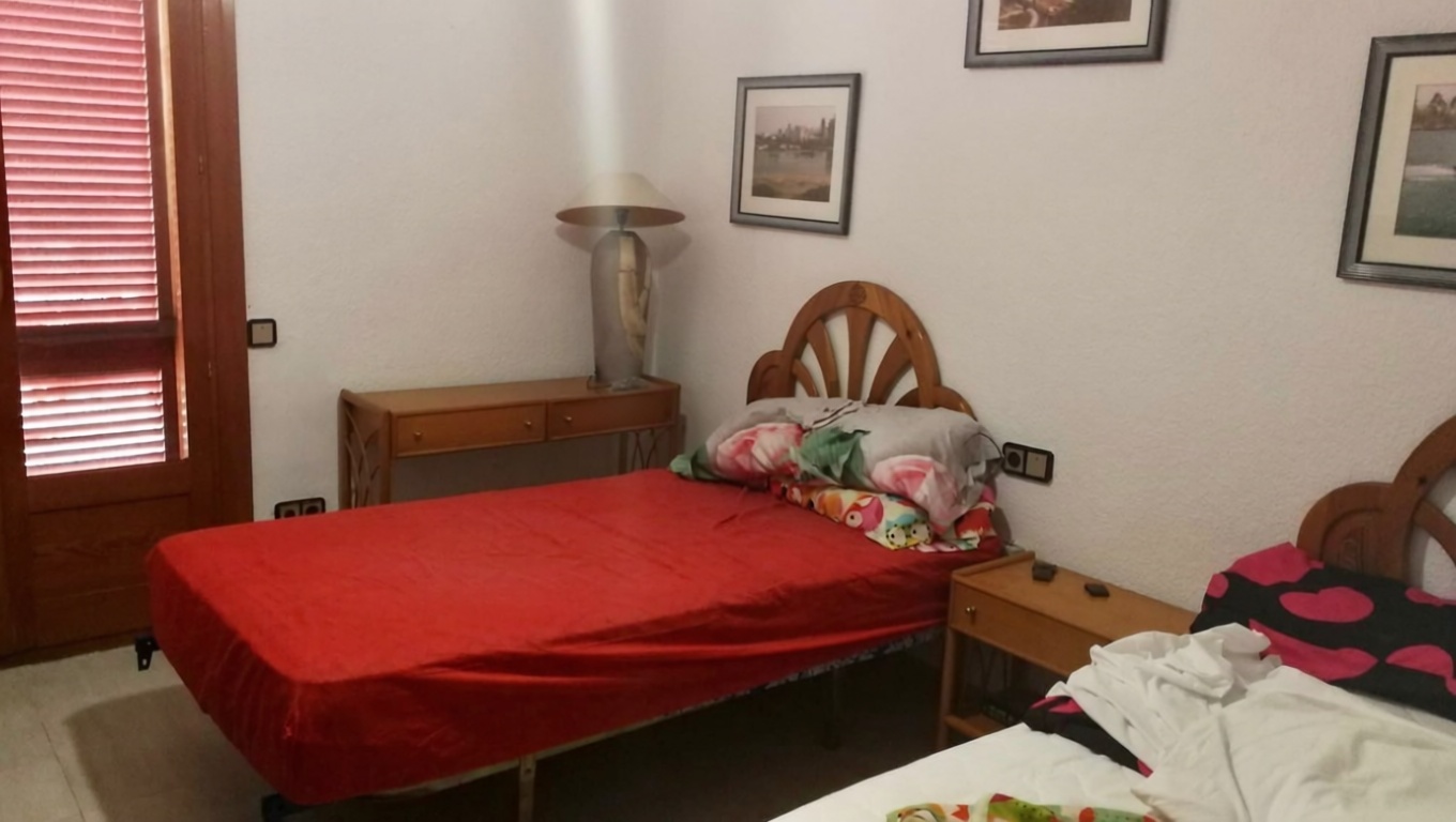 Chalet con acceso directo a playa en Roquetas de Mar — Dormitorio