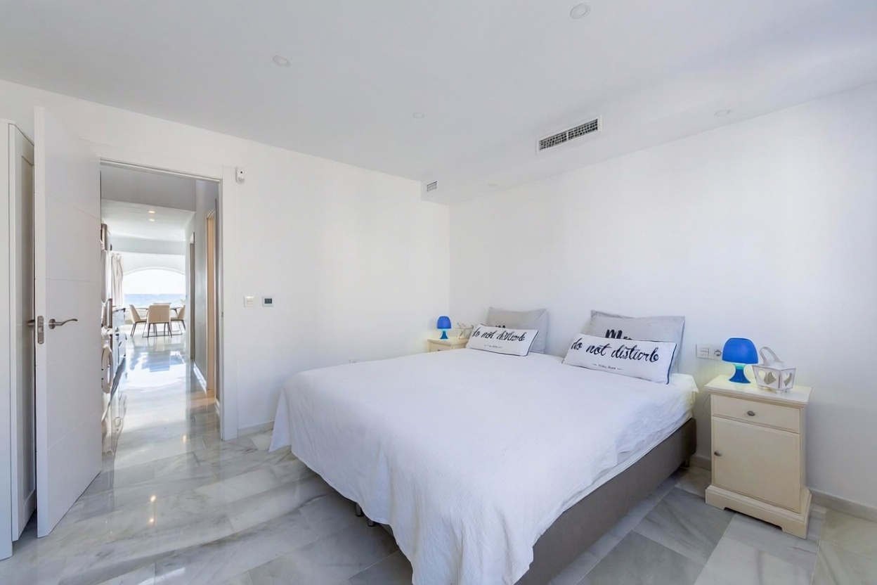 Chalet with direct beach access in Roquetas de Mar — Bedroom