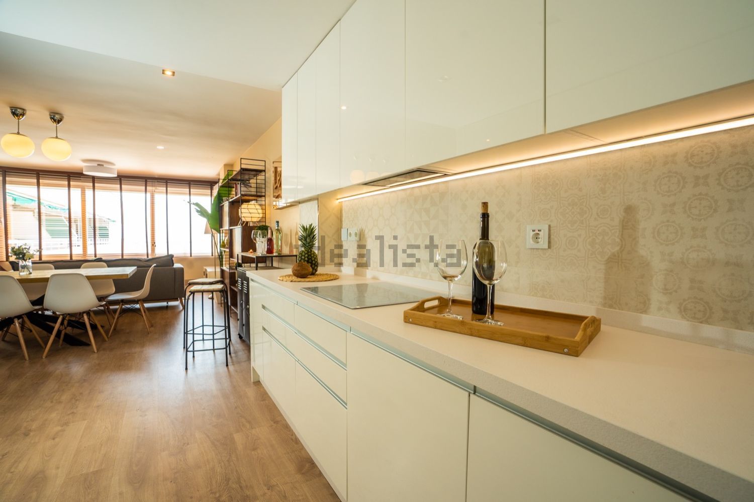 Dachgeschosswohnung zum Verkauf in erster Meereslinie in Roquetas de Mar