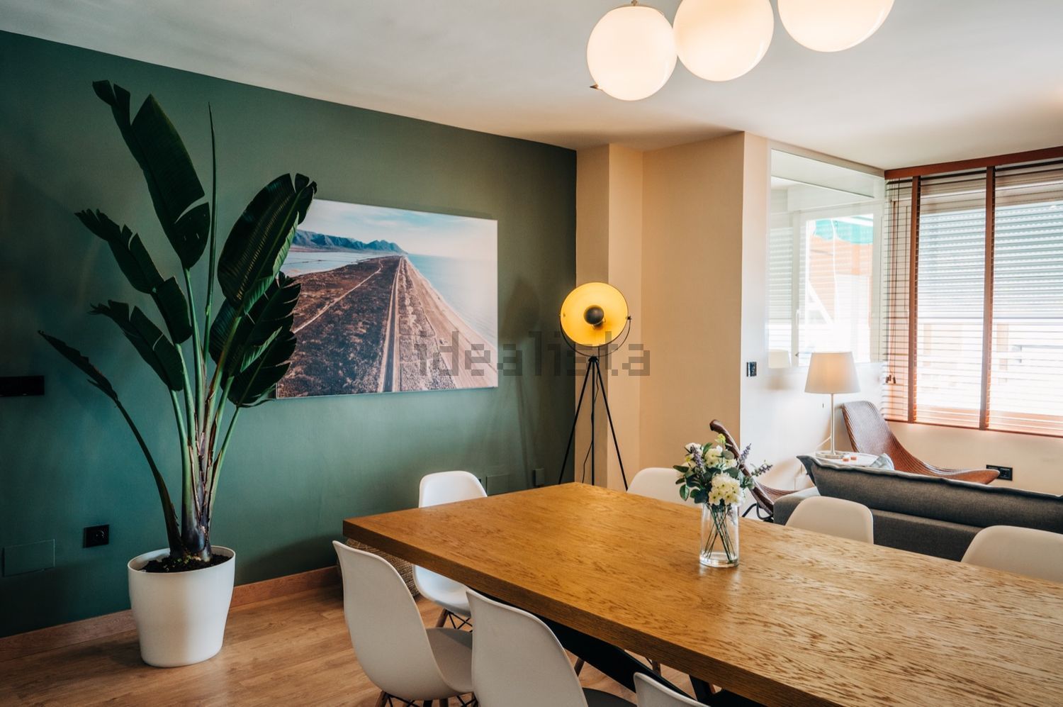 Dachgeschosswohnung zum Verkauf in erster Meereslinie in Roquetas de Mar