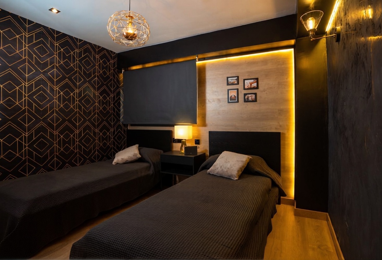 Appartement en attique en première ligne de mer à Roquetas de Mar — Chambre