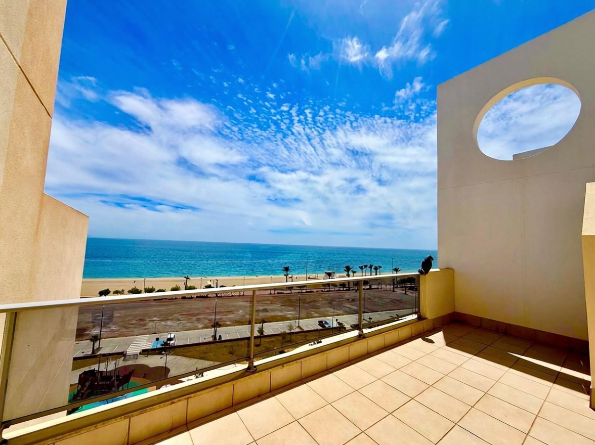 Seafront attic in Roquetas de Mar