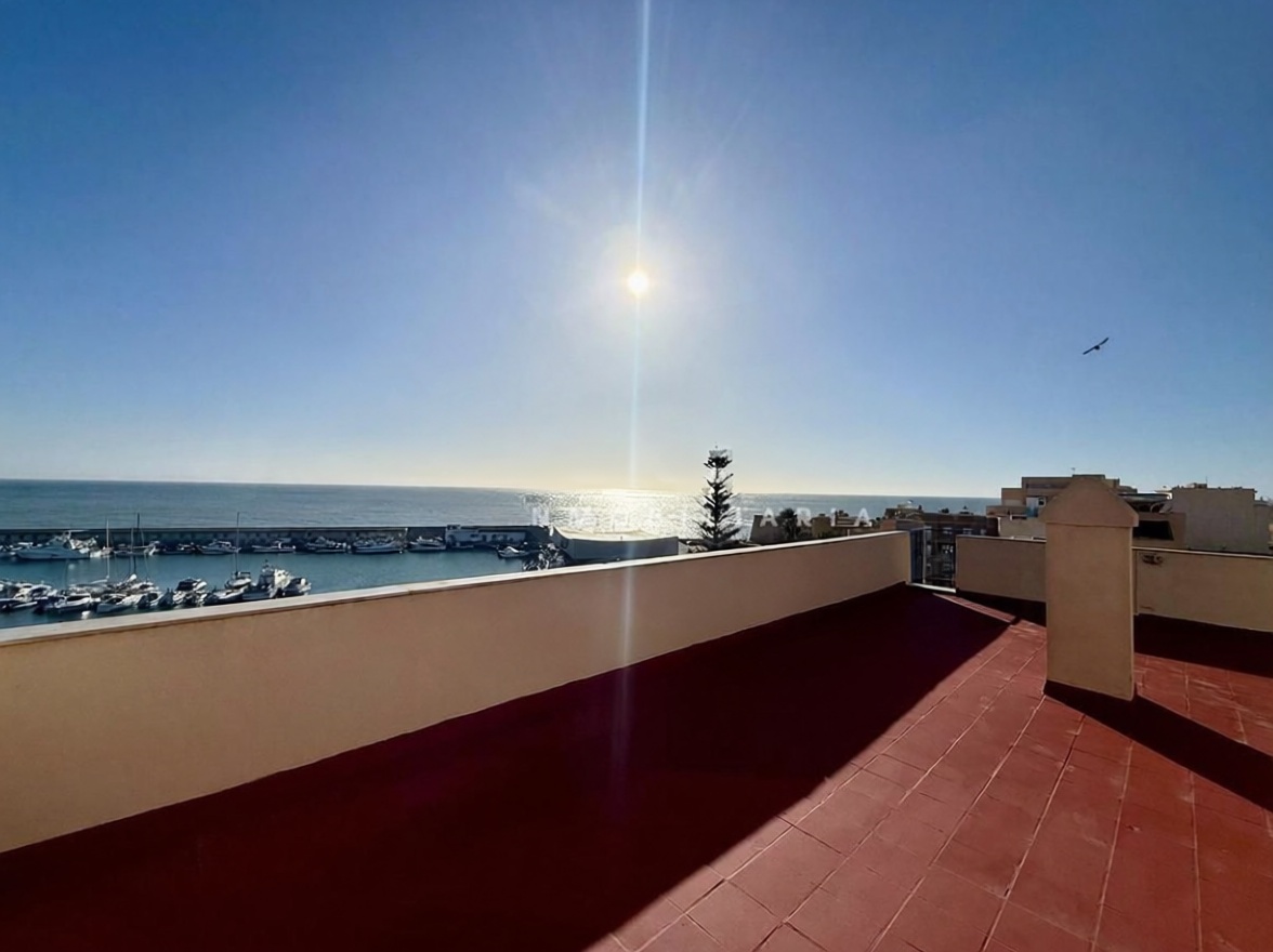 Seafront attic in Roquetas de Mar — Sea view