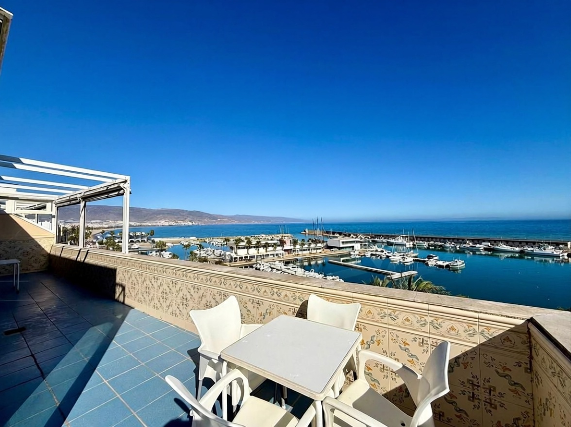 Seafront attic in Roquetas de Mar