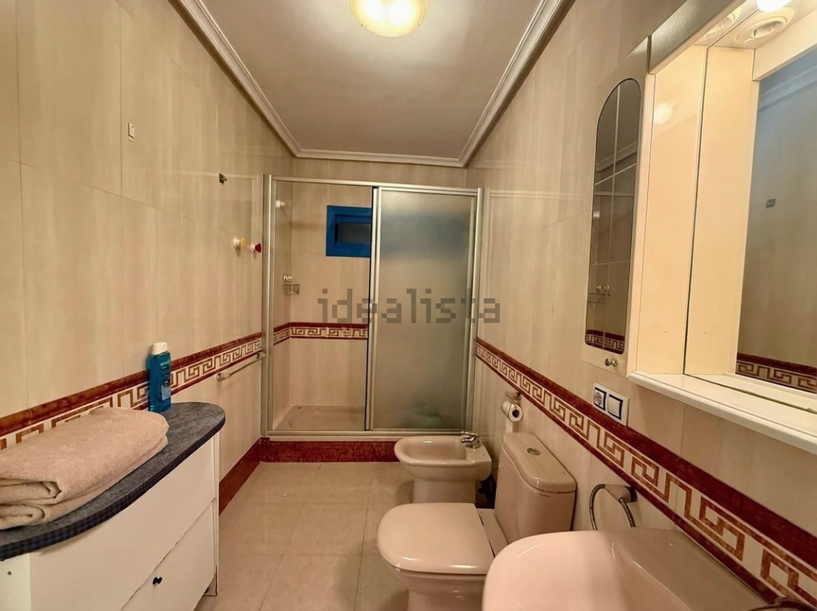 Seafront attic in Roquetas de Mar — Bathroom
