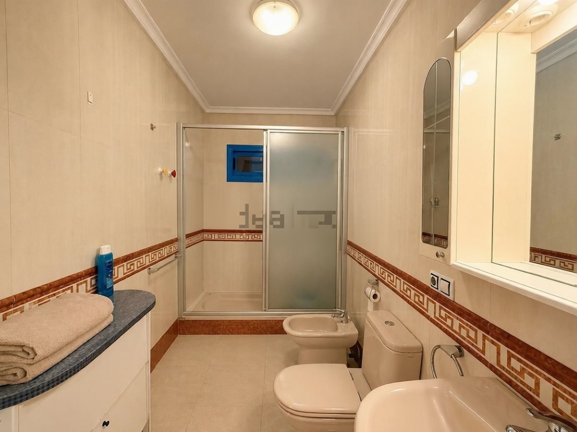 Seafront attic in Roquetas de Mar — Bathroom
