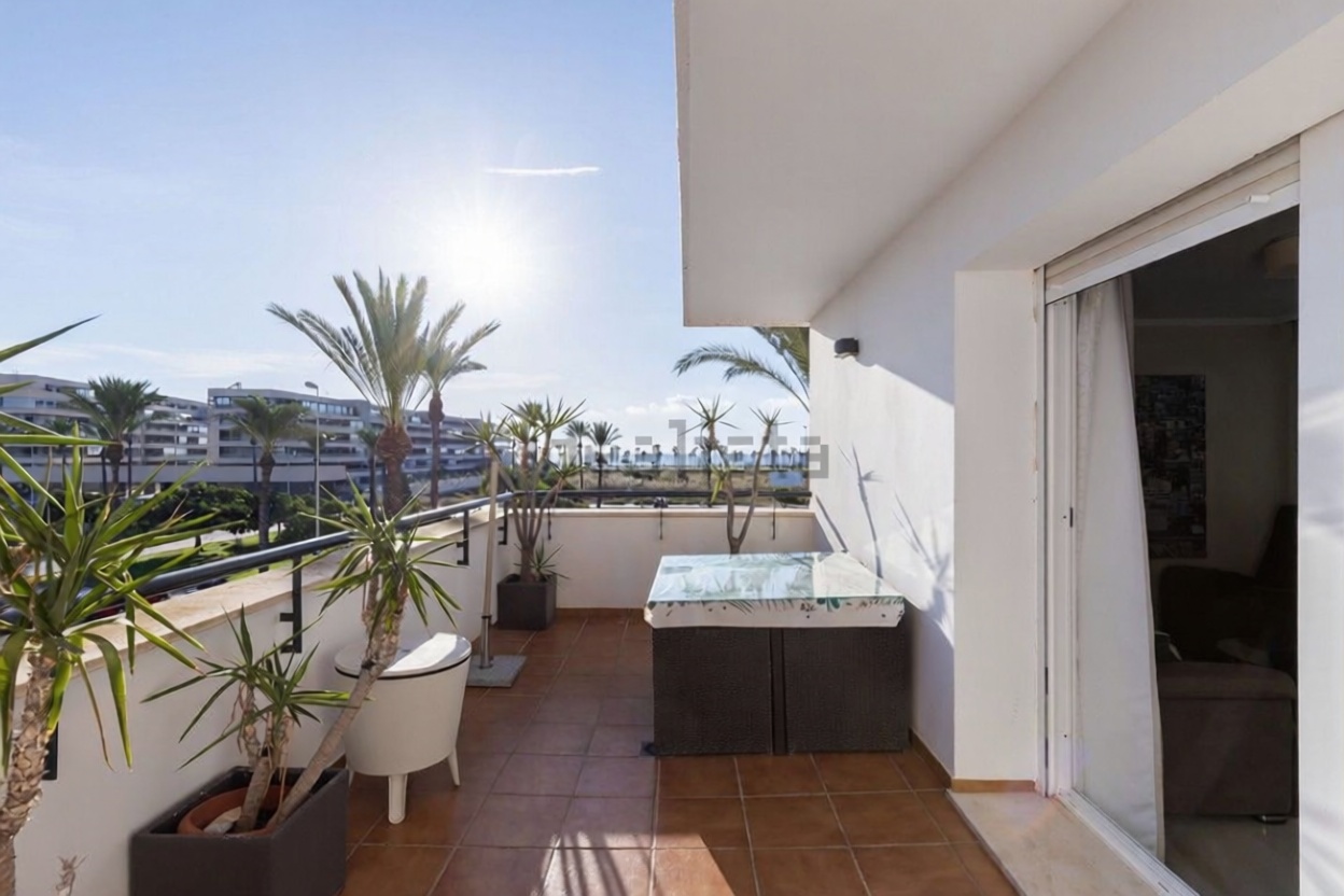 Beachfront flat in Roquetas de Mar