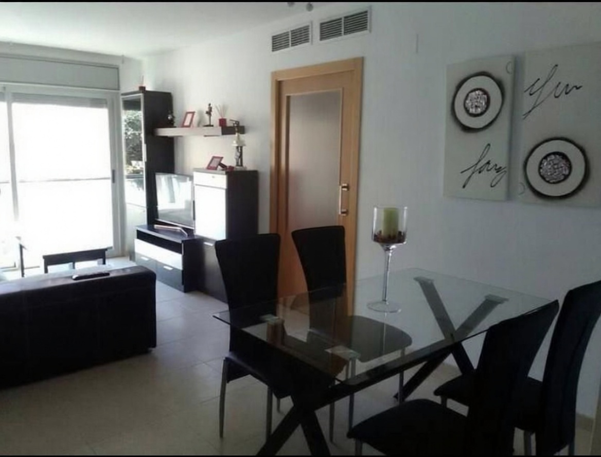 Beachfront flat in Roquetas de Mar — Living room