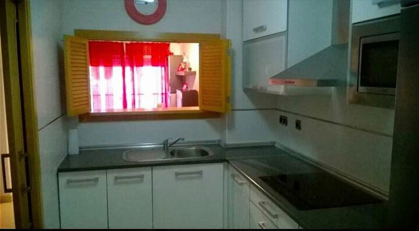 Beachfront flat in Roquetas de Mar — Kitchen