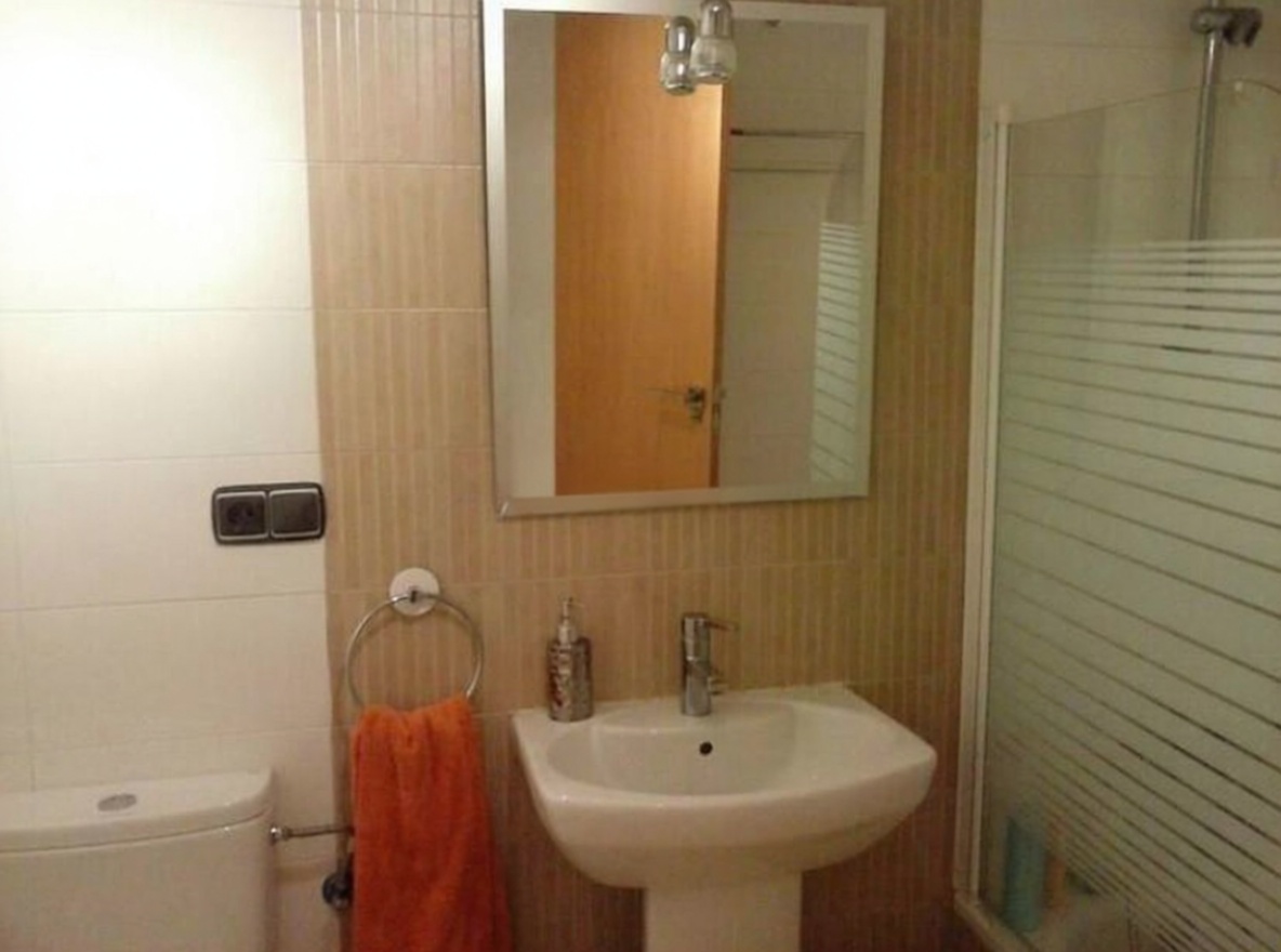 Beachfront flat in Roquetas de Mar — Bathroom