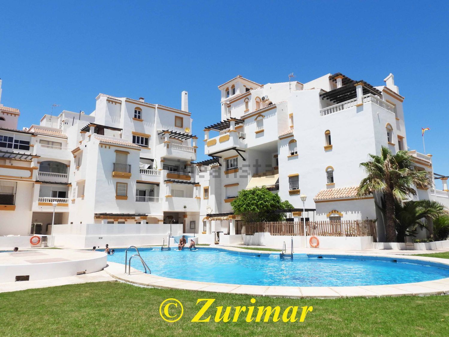 Duplexwohnung zum Verkauf in direkter Strandlage in Roquetas de Mar