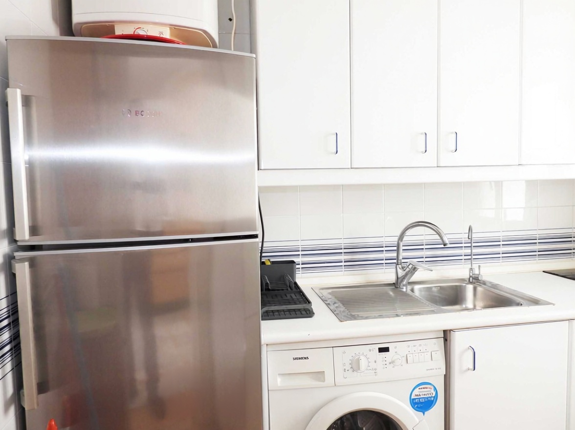 Beachfront duplex in Roquetas de Mar — Kitchen