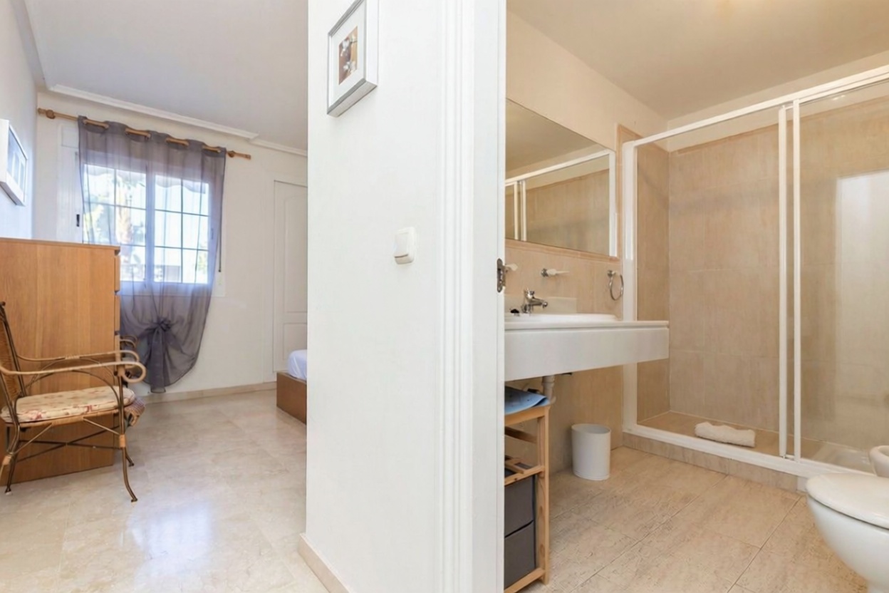 Beachfront flat in Roquetas de Mar — Bedroom