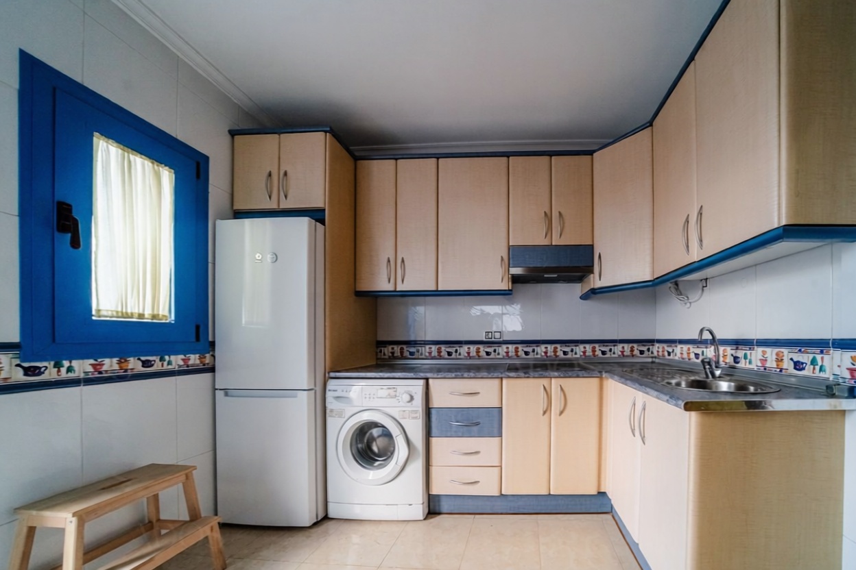 Seafront attic in Roquetas de Mar — Kitchen
