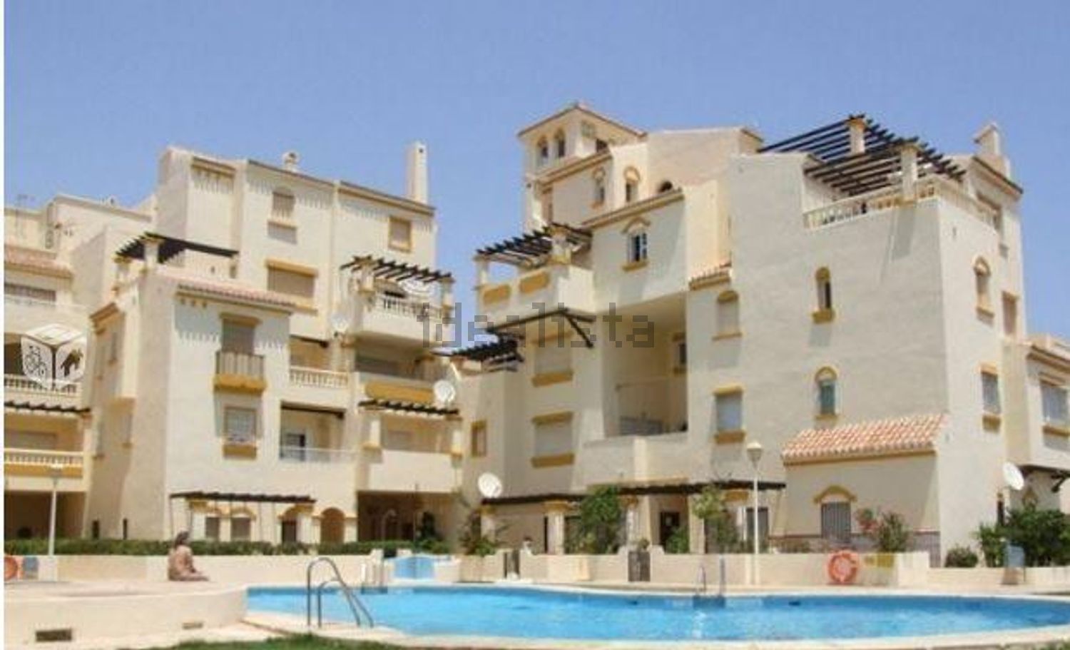 Wohnung zum Verkauf in direkter Strandlage in Roquetas de Mar