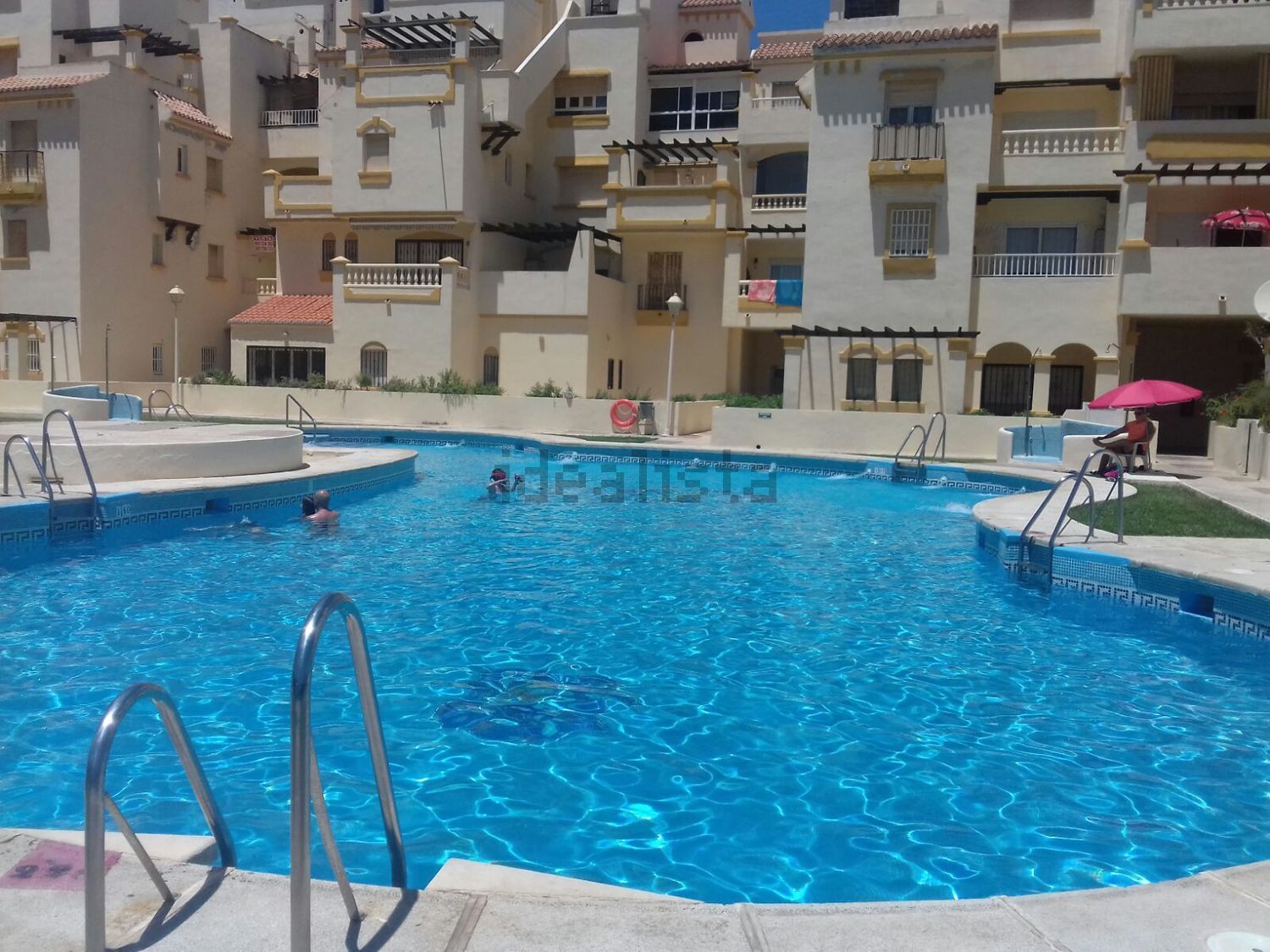 Wohnung zum Verkauf in direkter Strandlage in Roquetas de Mar