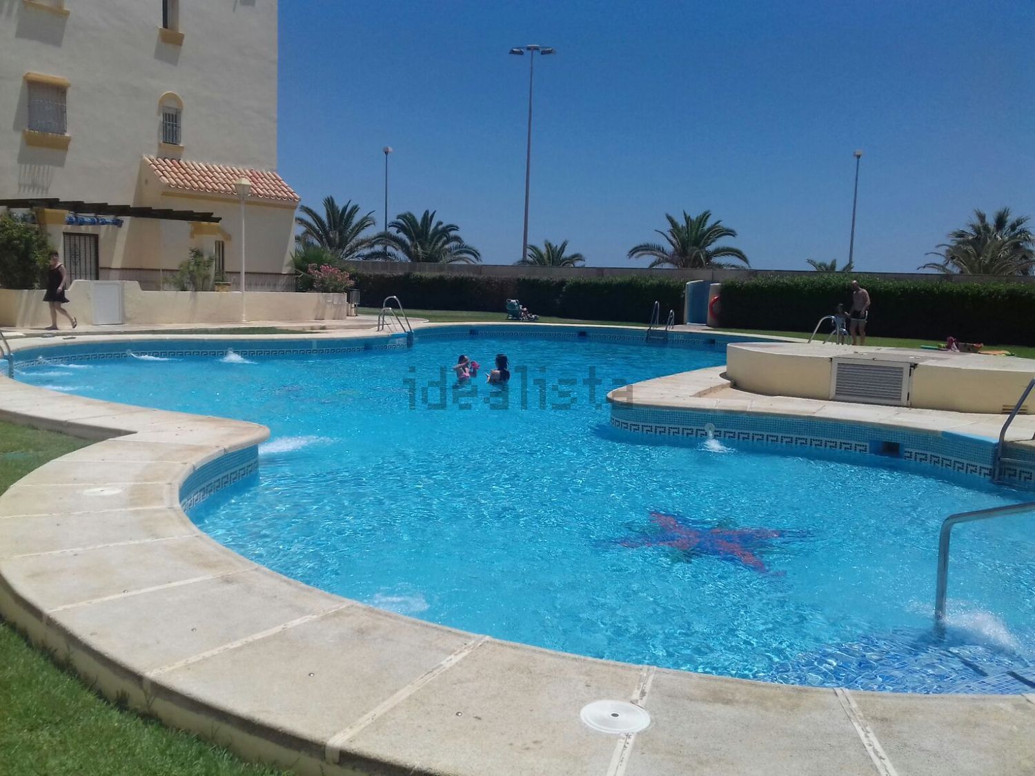 Wohnung zum Verkauf in direkter Strandlage in Roquetas de Mar