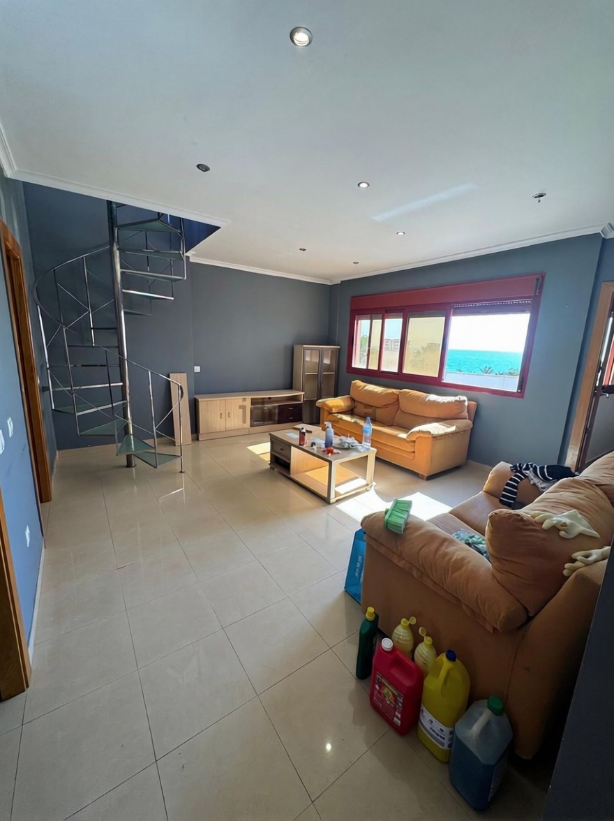 Duplex en première ligne de plage à Roquetas de Mar — Séjour