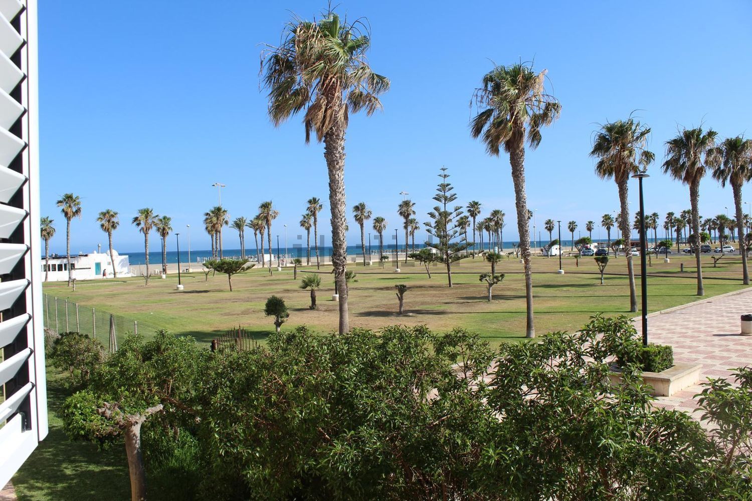 Wohnung zum Verkauf in direkter Strandlage in Roquetas de Mar