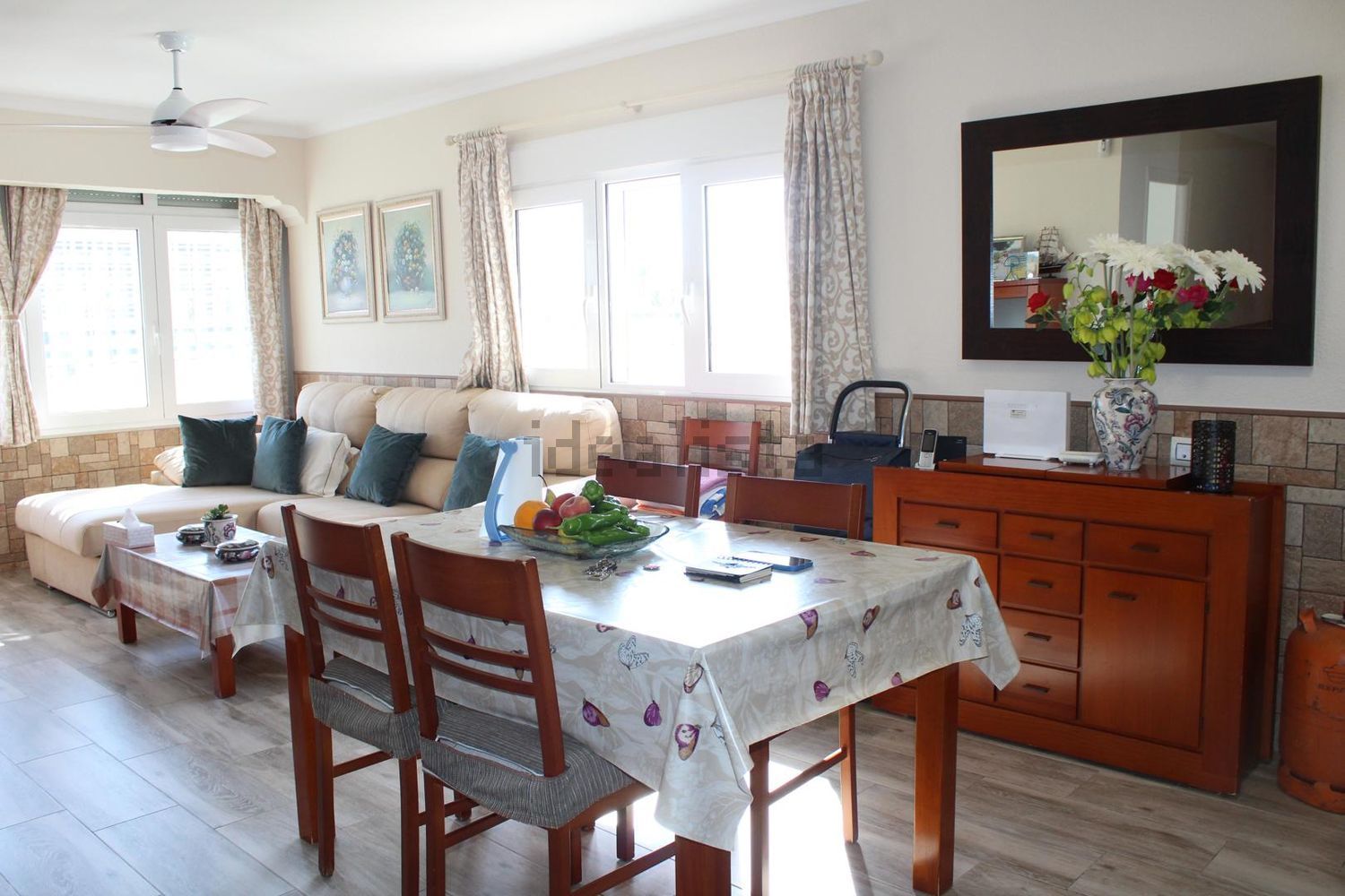 Wohnung zum Verkauf in direkter Strandlage in Roquetas de Mar