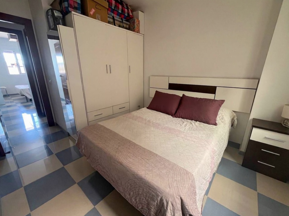 Appartement en première ligne de plage à Roquetas de Mar — Chambre