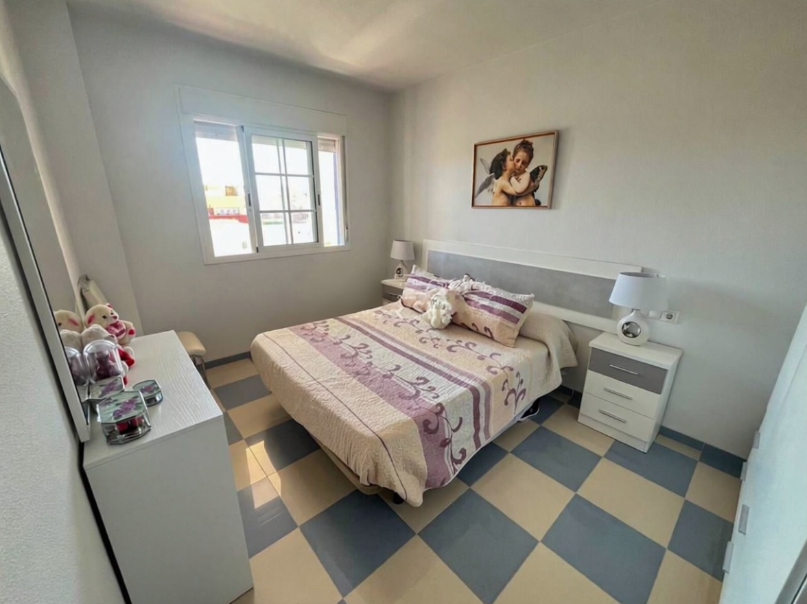 Appartement en première ligne de plage à Roquetas de Mar — Chambre