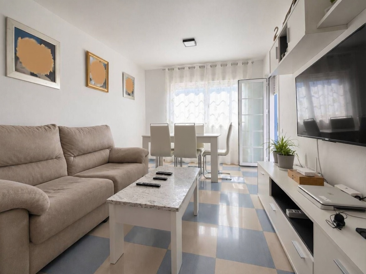 Appartement en première ligne de plage à Roquetas de Mar — Séjour